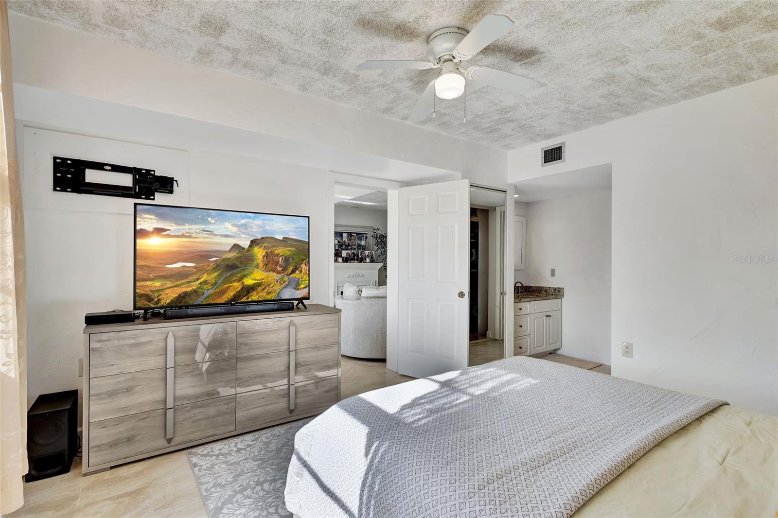 WHITEHALL CONDO 01-14 - Residential