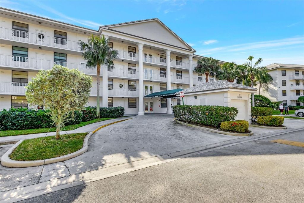 Photo of 3630 Whitehall Drive #105, West Palm Beach, FL 33401 (MLS # O6363754)