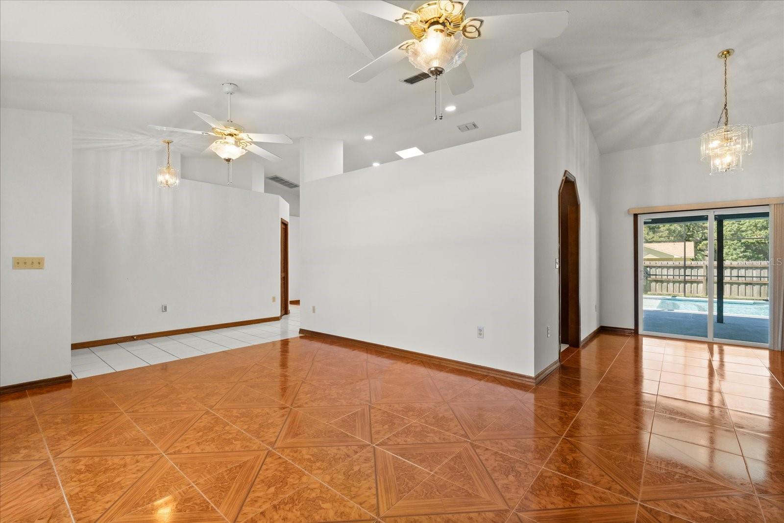 1012 TONY CIRCLE