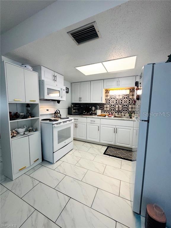CHARLOTTE PARK - Residential