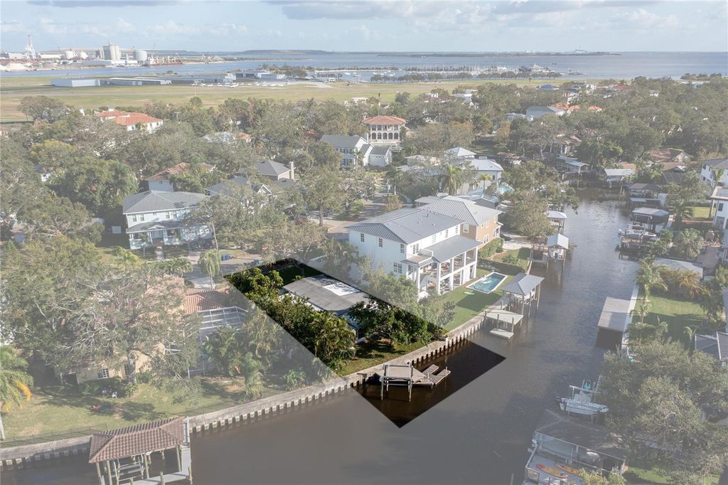 Photo of 664 Geneva Place, Tampa, FL 33606 (MLS # TB8345764)