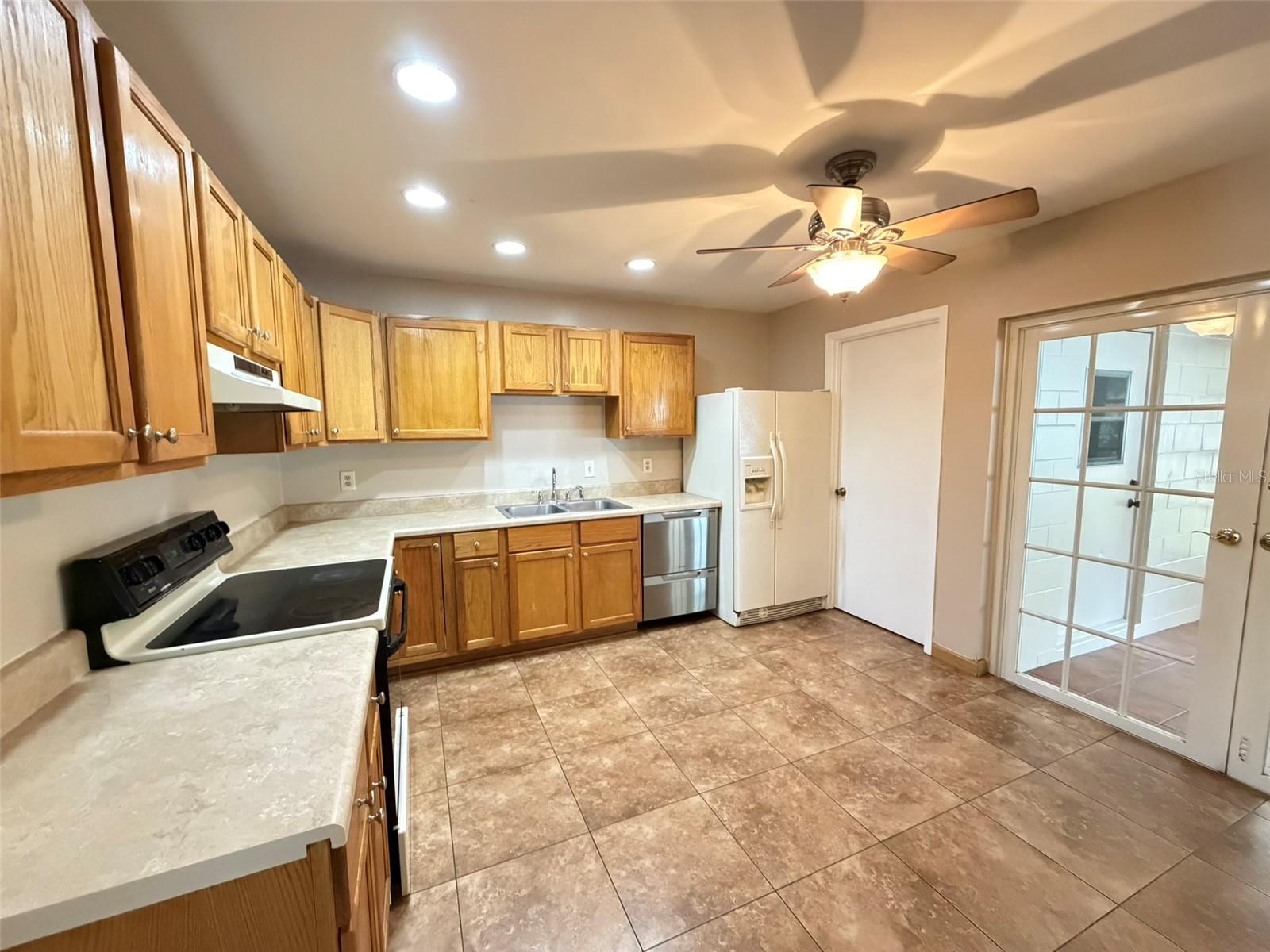 731 HUMMINGBIRD LANE