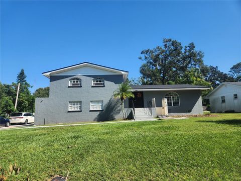 A home in LAKELAND