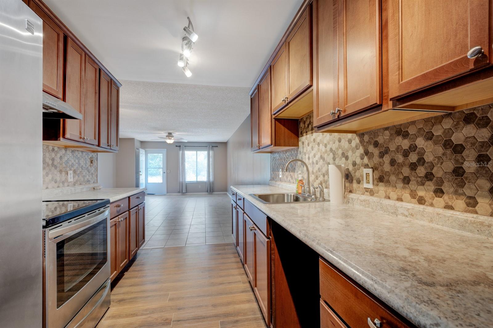 TAVARES RIDGE CONDO - Residential