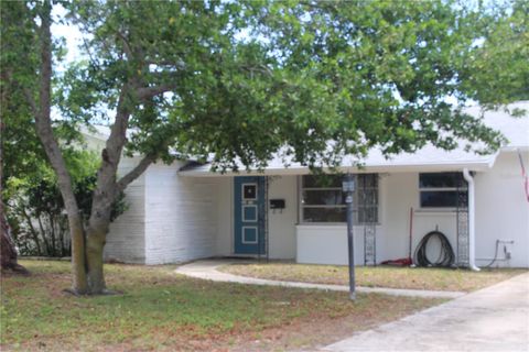 Photo of 2580 68th Avenue S, St Petersburg, FL 33712 (MLS # O6308405)