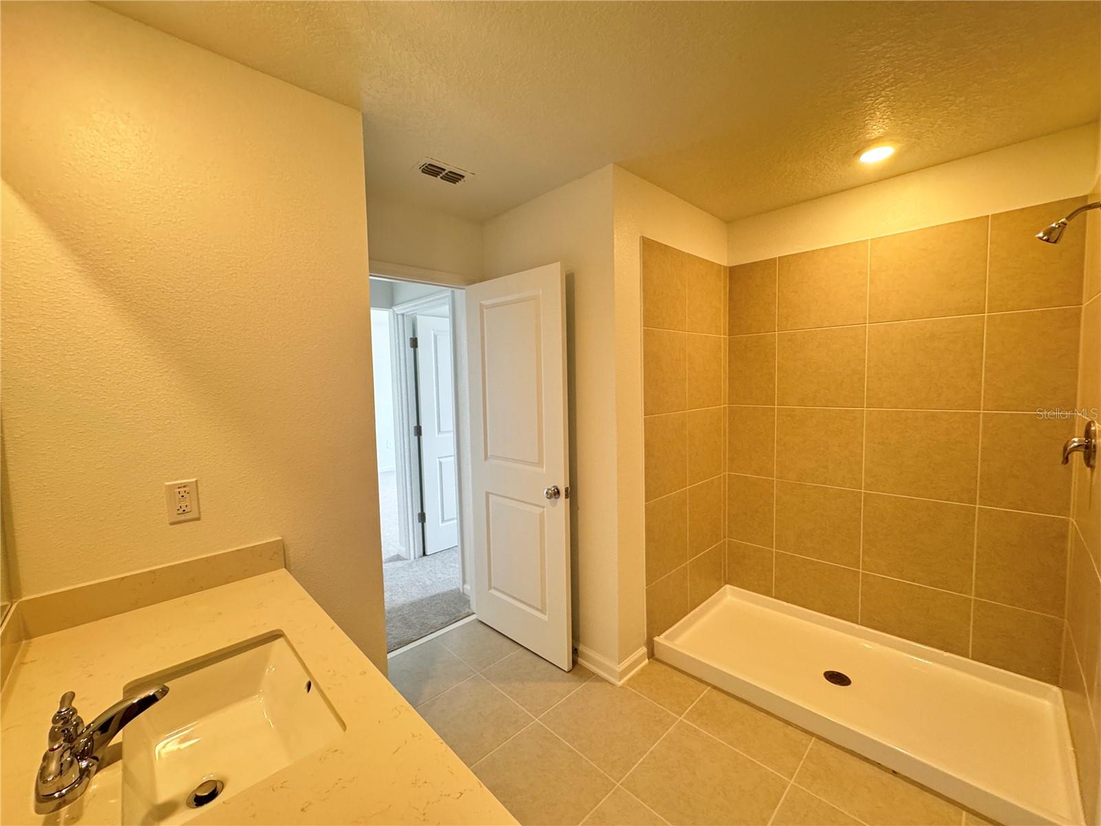 HUNT CLUB AT LAKE WALES PHASE 1 - Residential Lease