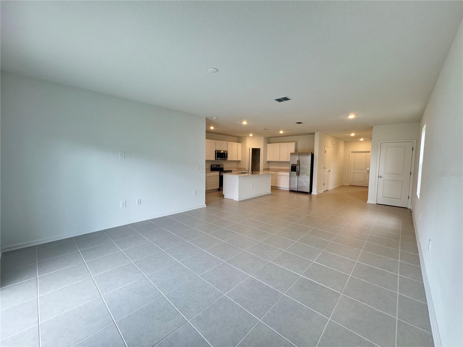 HUNT CLUB AT LAKE WALES PHASE 1 - Residential Lease