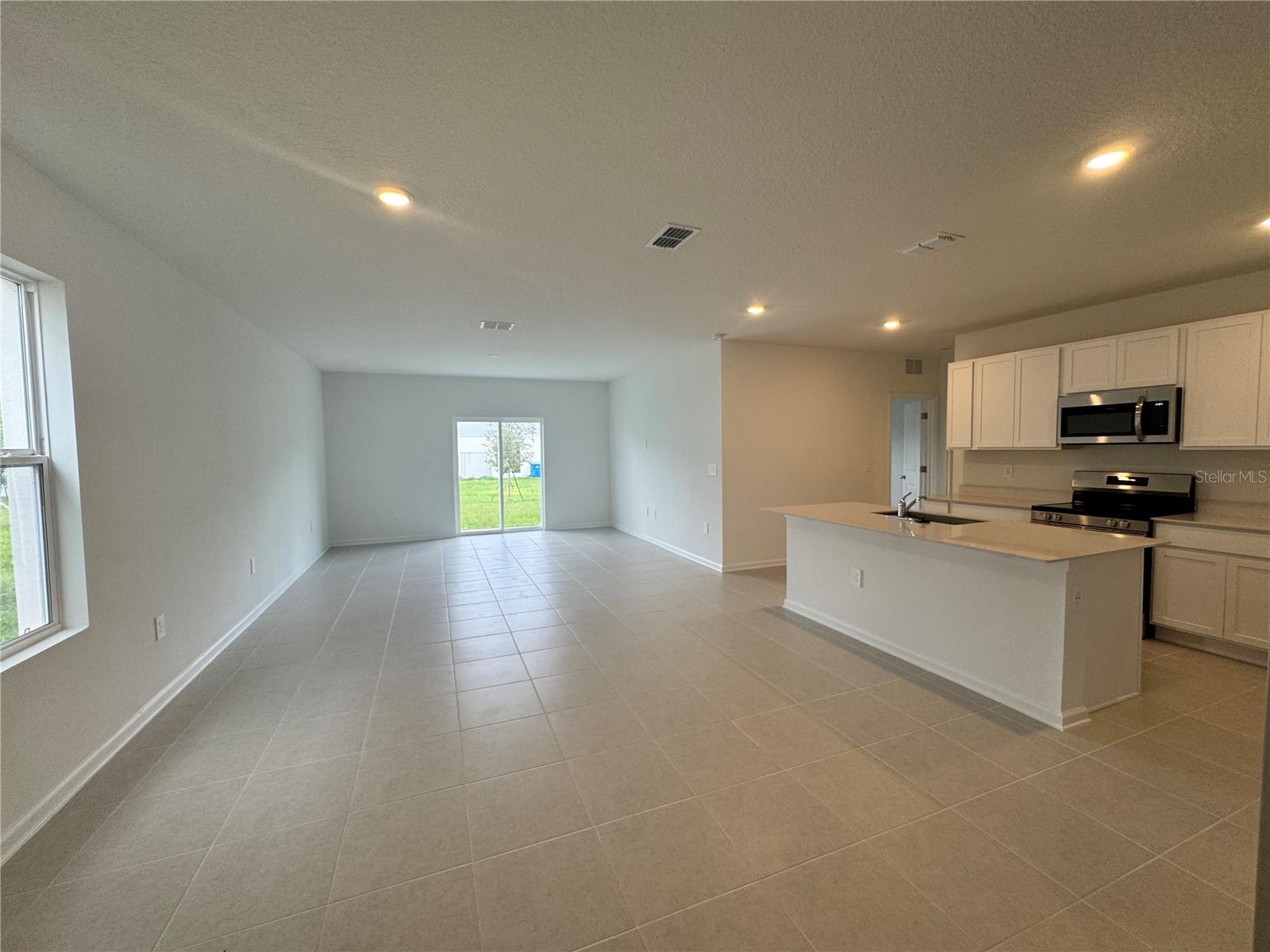 HUNT CLUB AT LAKE WALES PHASE 1 - Residential Lease