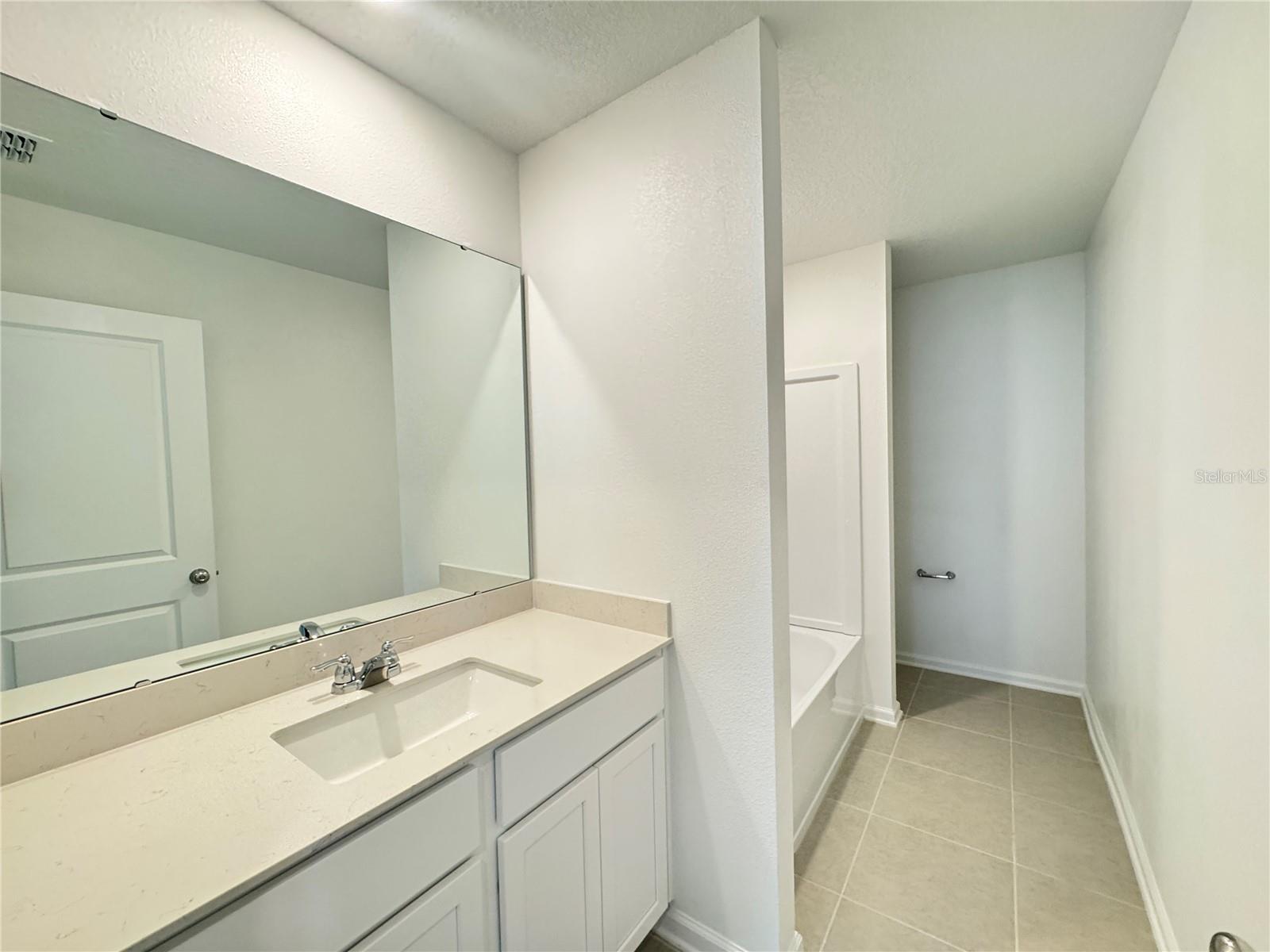 HUNT CLUB AT LAKE WALES PHASE 1 - Residential Lease