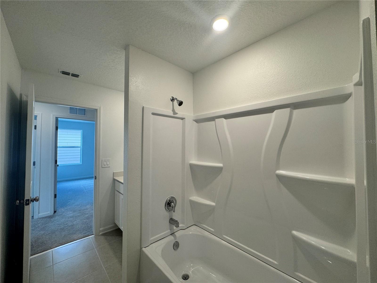 HUNT CLUB AT LAKE WALES PHASE 1 - Residential Lease
