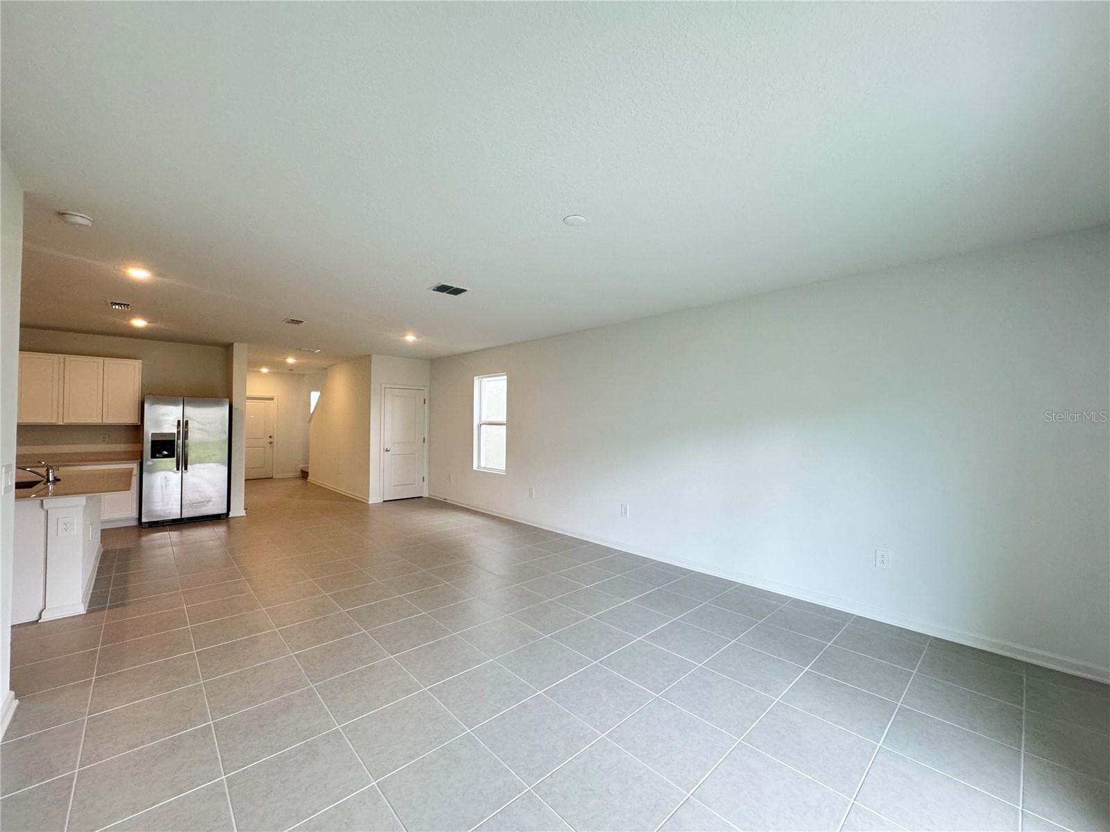 HUNT CLUB AT LAKE WALES PHASE 1 - Residential Lease