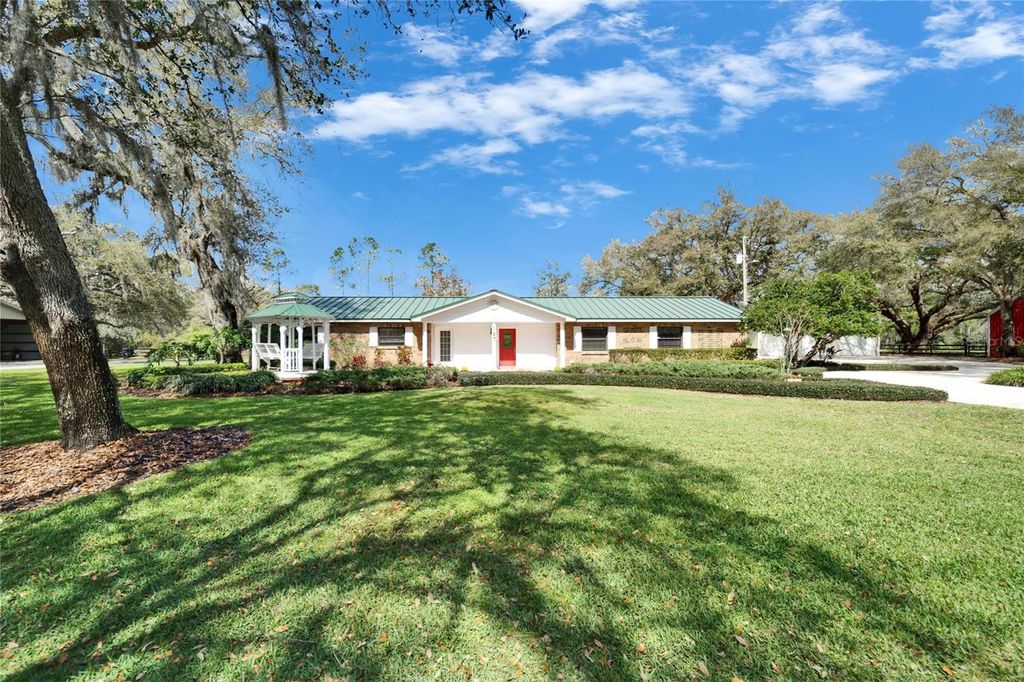 Photo of 13607 Mcintosh Road, Thonotosassa, FL 33592 (MLS # TB8356087)