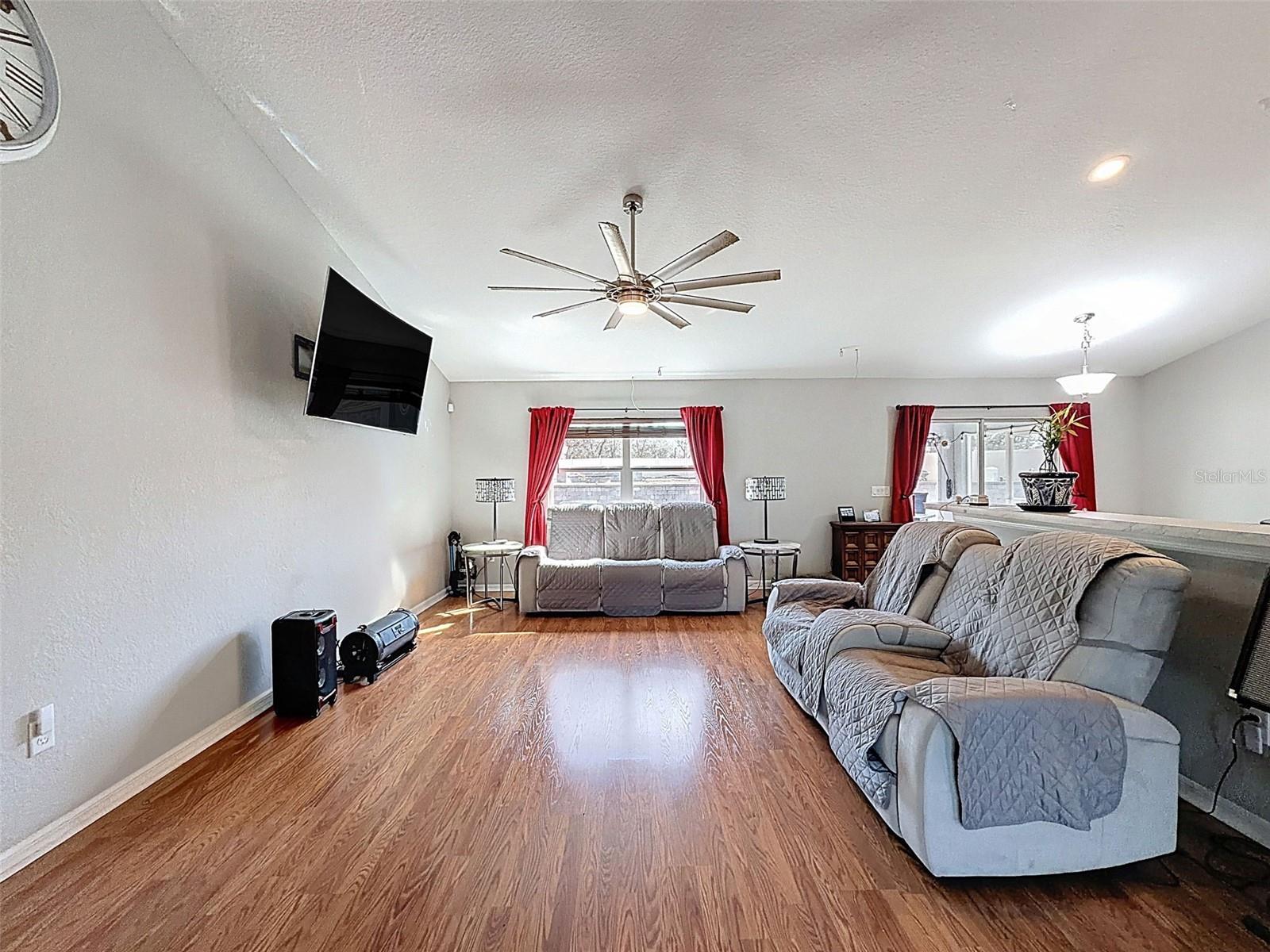 ROYAL HIGHLANDS - Residential