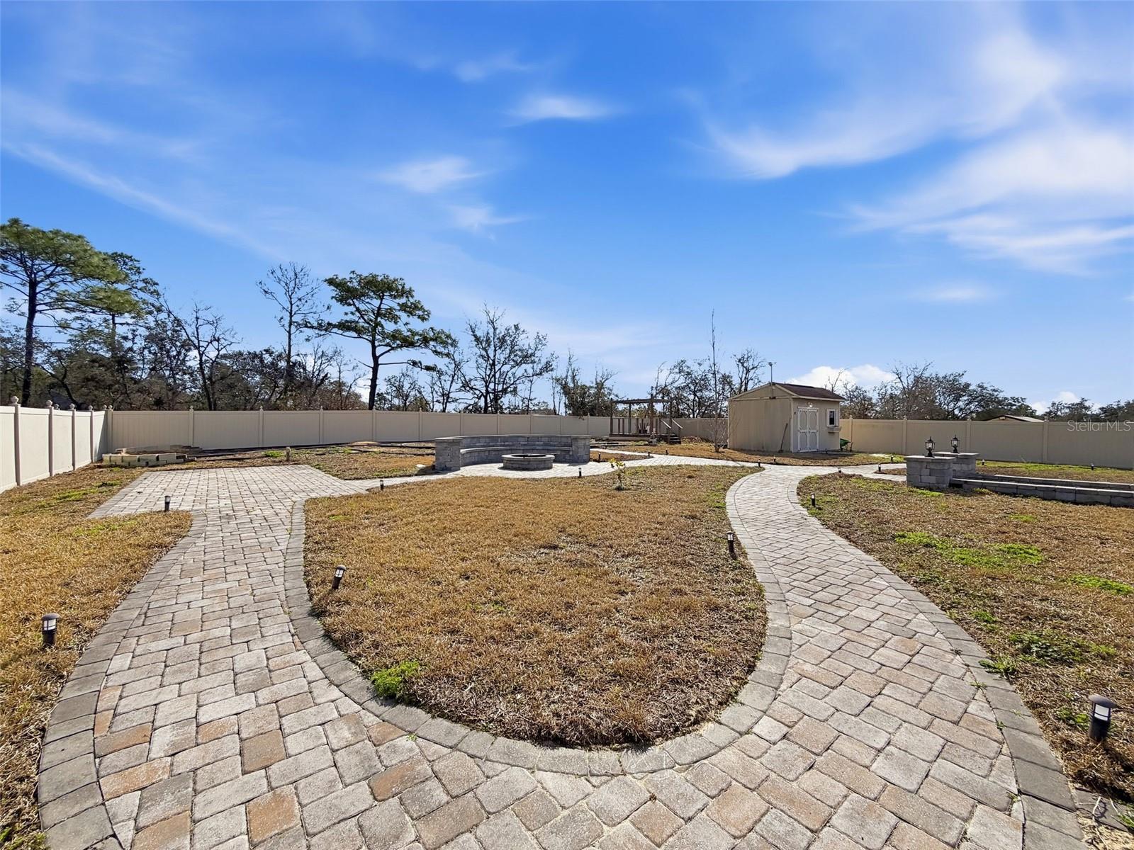 ROYAL HIGHLANDS - Residential