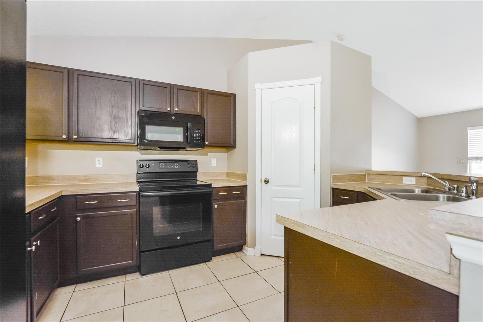 QUAIL VLY PH V - Residential Lease