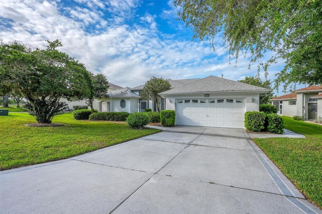 Photo of 26908 Honeymoon Avenue, Leesburg, FL 34748 (MLS # O6398506)