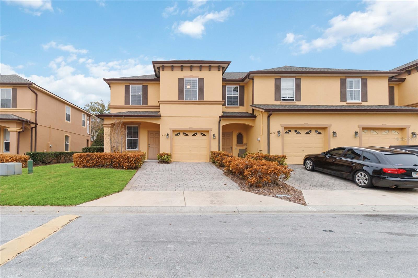 1240 RETREAT VIEW CIRCLE