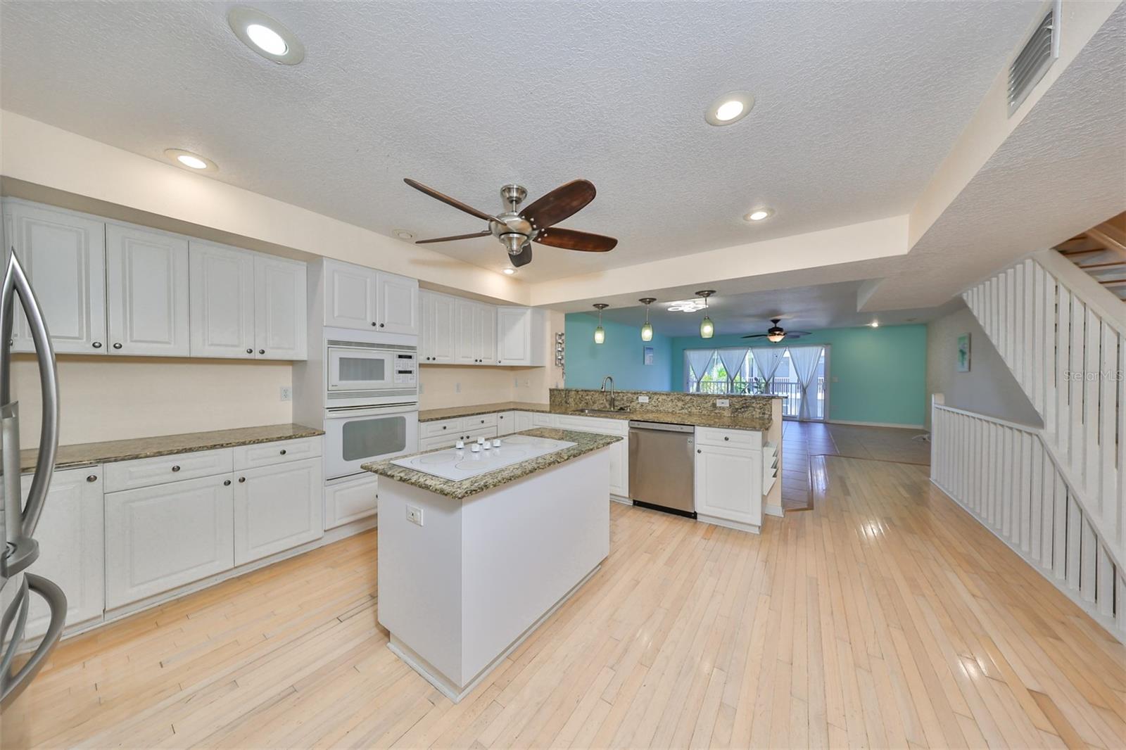 TIERRA SHORES TWNHMS - Residential