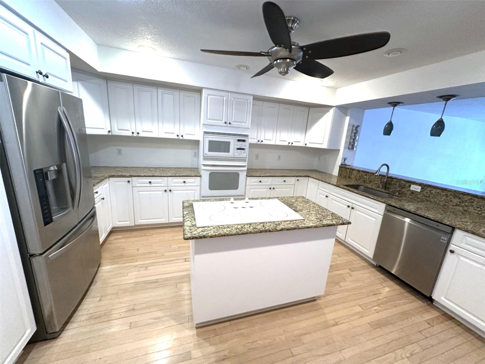 TIERRA SHORES TWNHMS - Residential