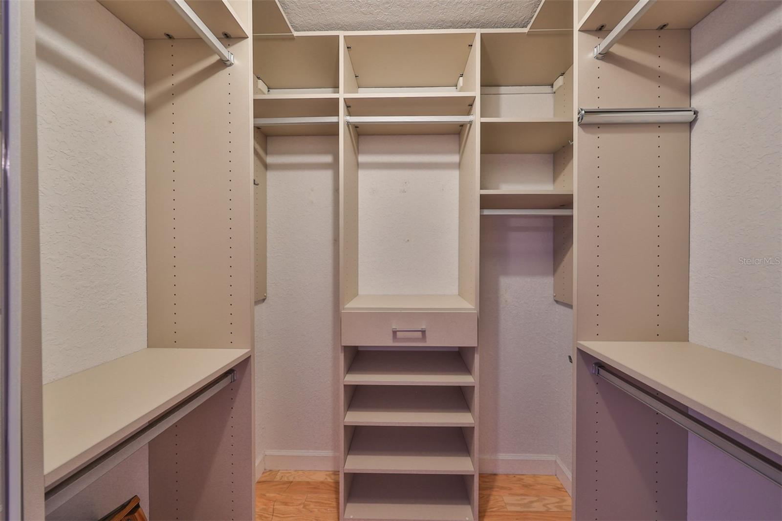 TIERRA SHORES TWNHMS - Residential