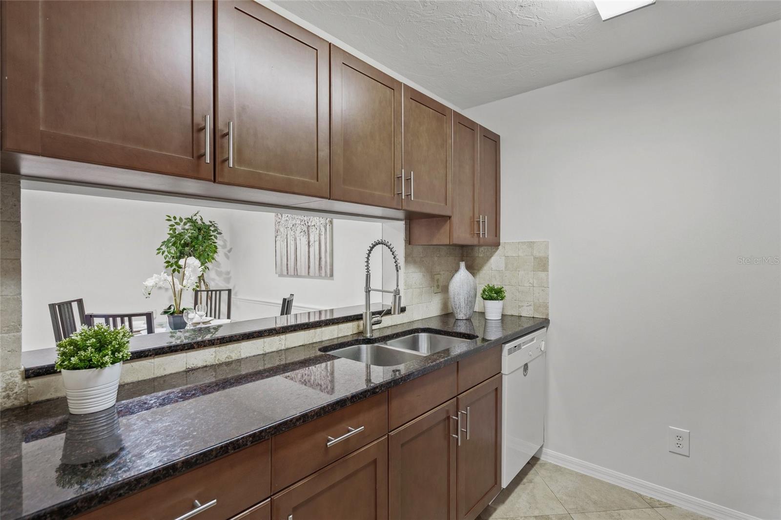 VINTAGE GRAND - Residential Lease
