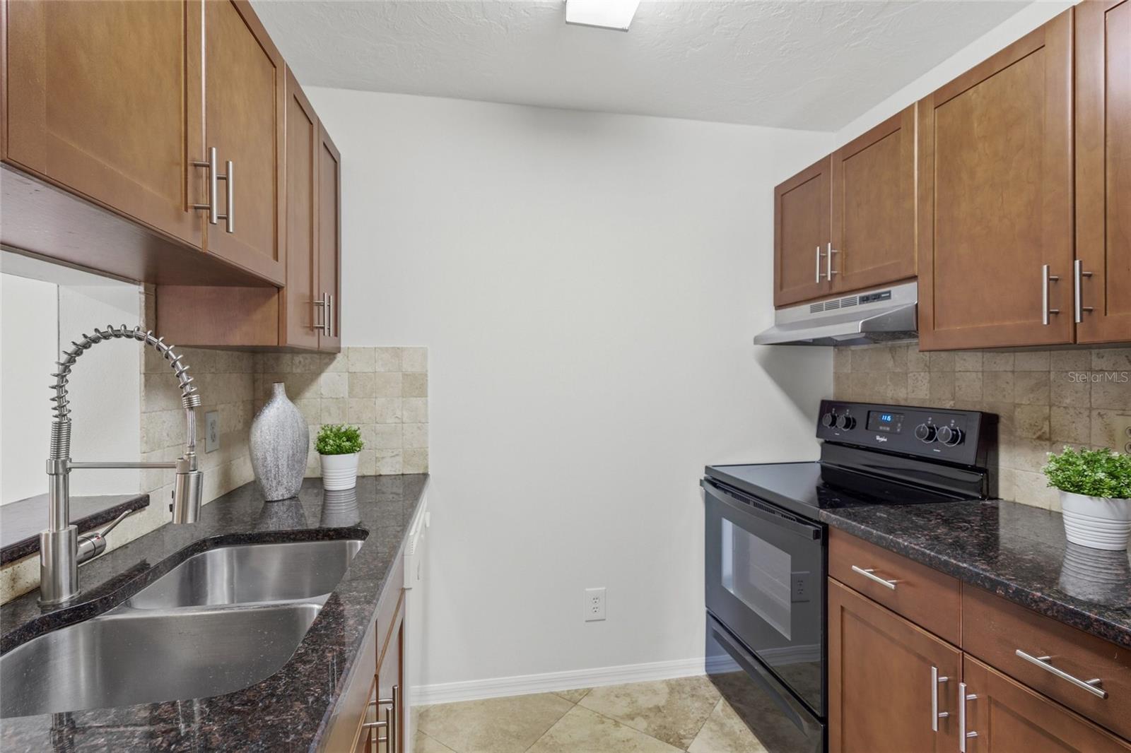 VINTAGE GRAND - Residential Lease