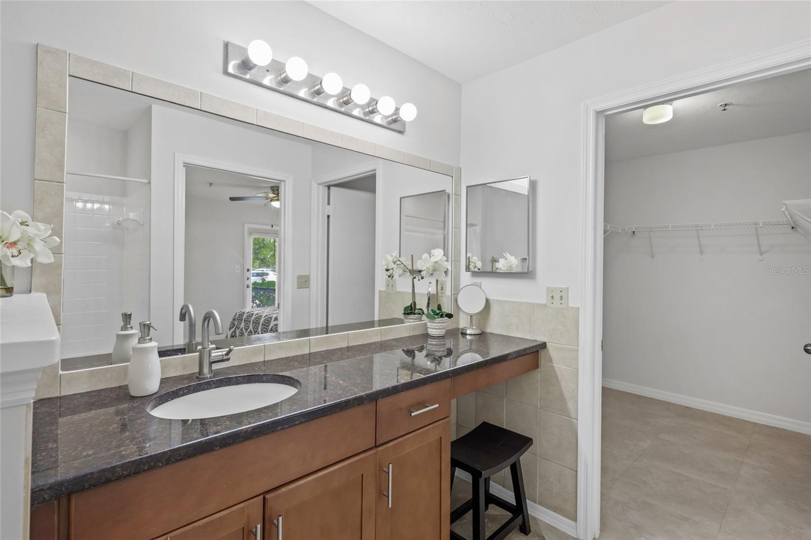 VINTAGE GRAND - Residential Lease