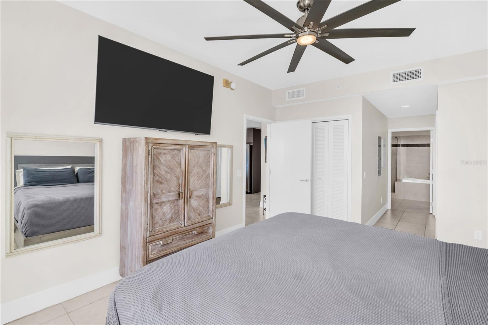 SIGNATURE PLACE CONDO - Residential