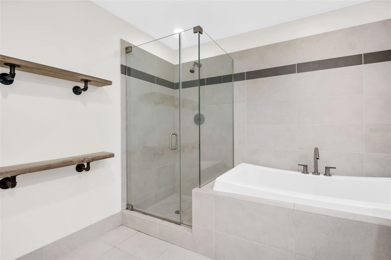 SIGNATURE PLACE CONDO - Residential