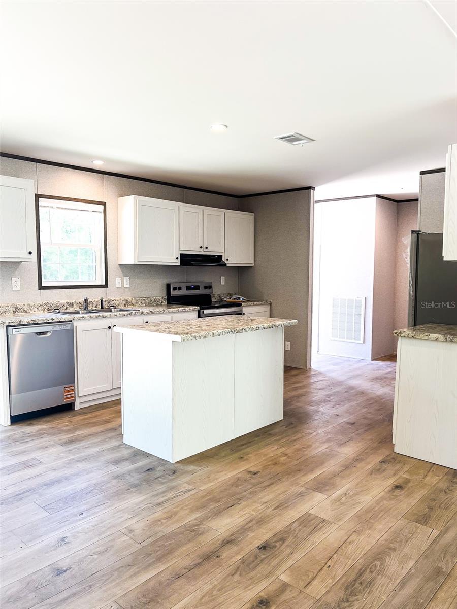 UNIVERSITY ESTATES - Residential