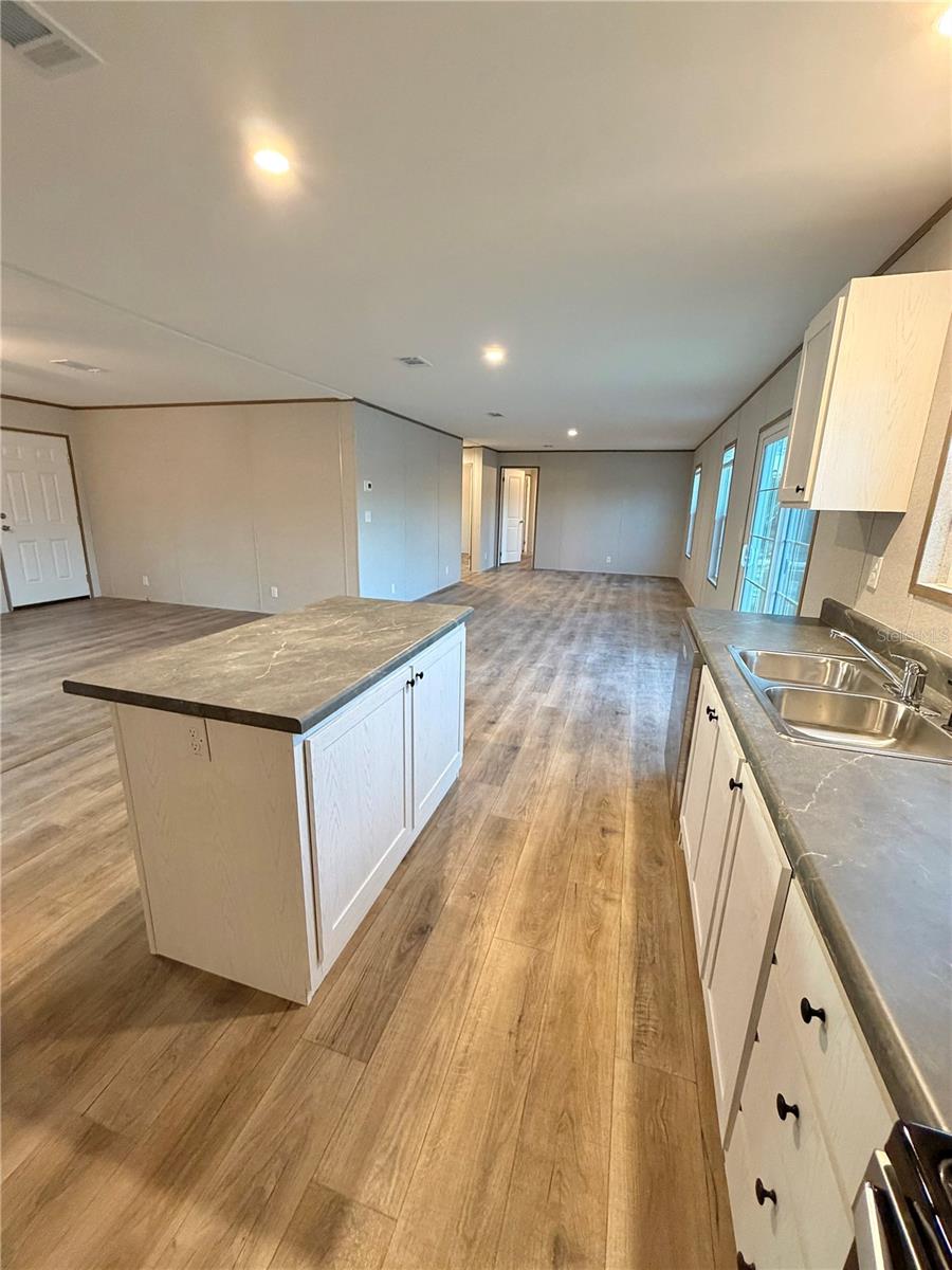 UNIVERSITY ESTATES - Residential