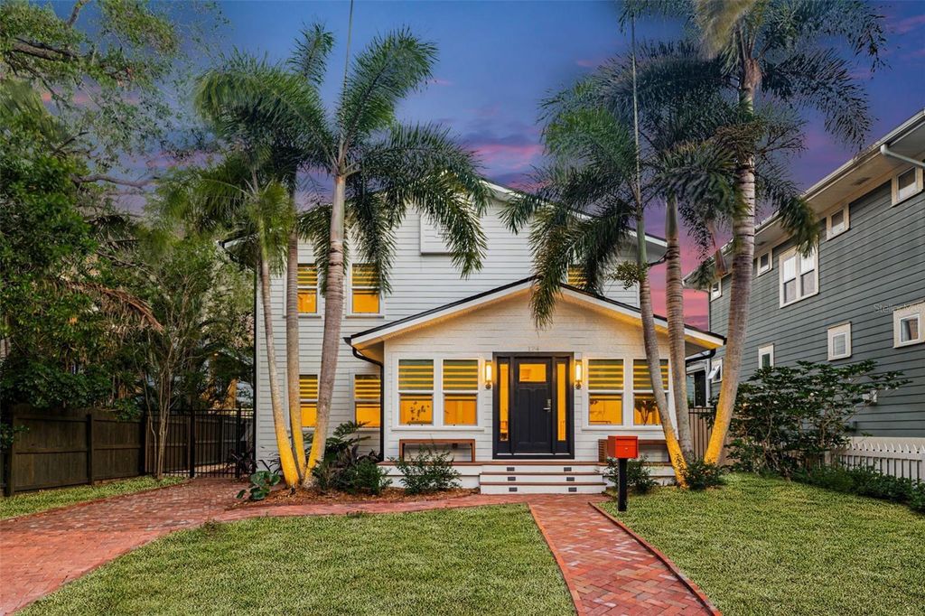 Photo of 124 19th Avenue N, St Petersburg, FL 33704 (MLS # TB8508829)