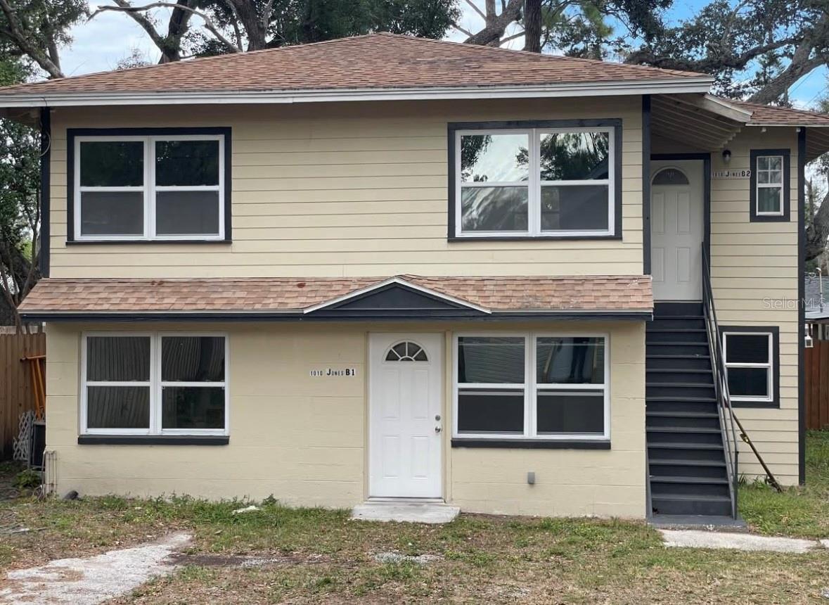 After renovation. New household appliances. The backyard is intended for a barbecue area. An excellent option for a small family. Minutes from downtown Clearwater, pristine Gulf Coast beaches, restaurants, shopping and medical facilities.