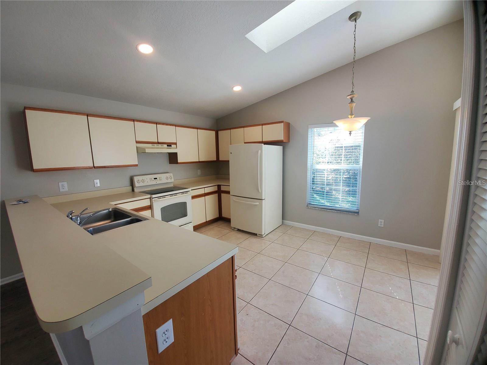 PEMBROOKE - Residential Lease