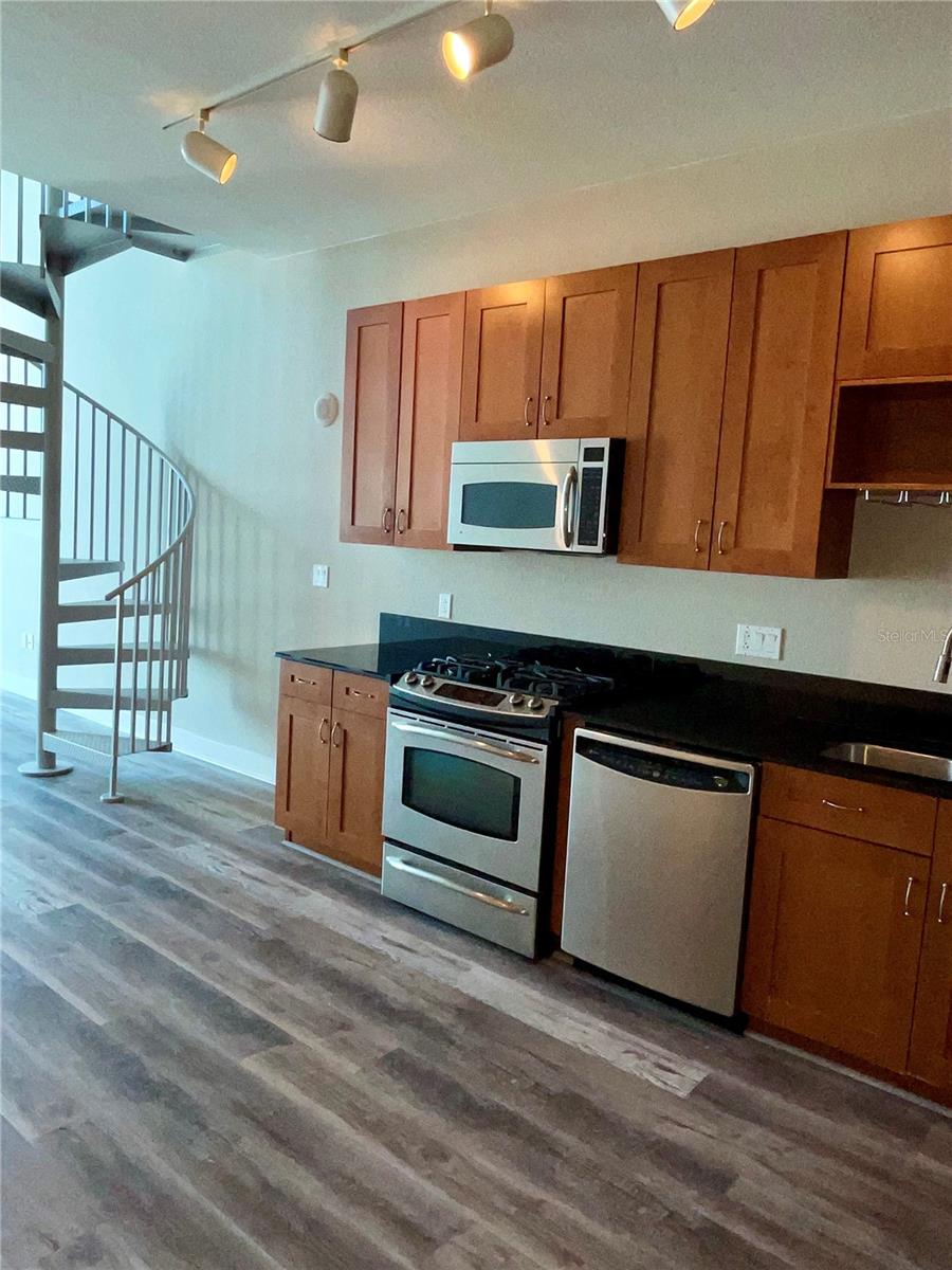 VUE/LK EOLA - Residential Lease