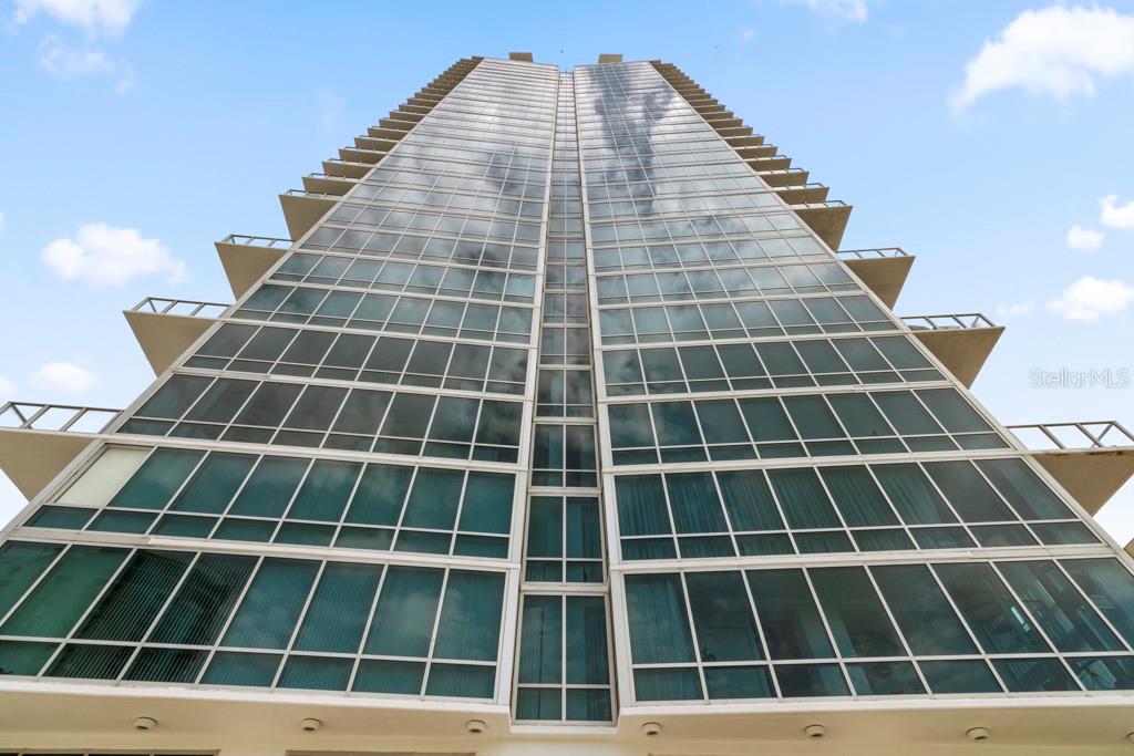 VUE/LK EOLA - Residential Lease