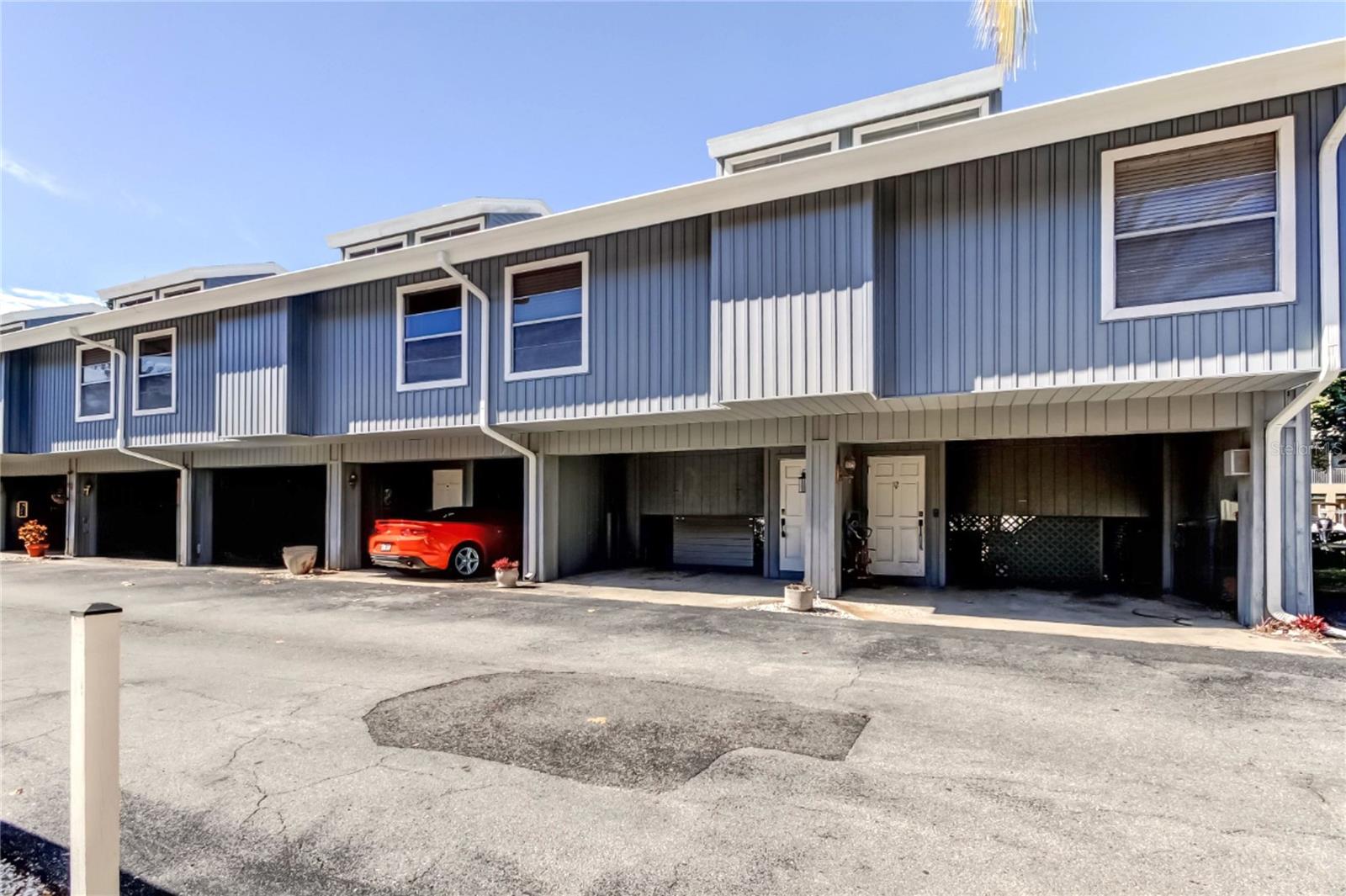 200 MERES BOULEVARD 11