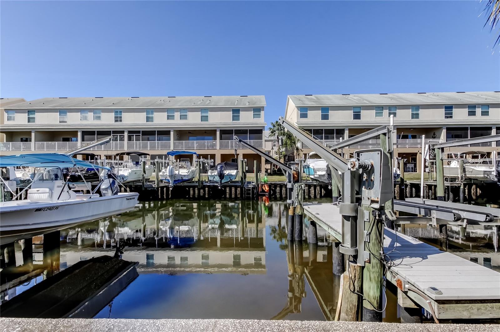 200 MERES BOULEVARD 11