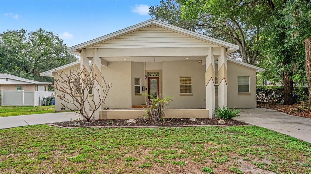 Photo of 926 Hollingsworth Road, Lakeland, FL 33801 (MLS # L4962594)