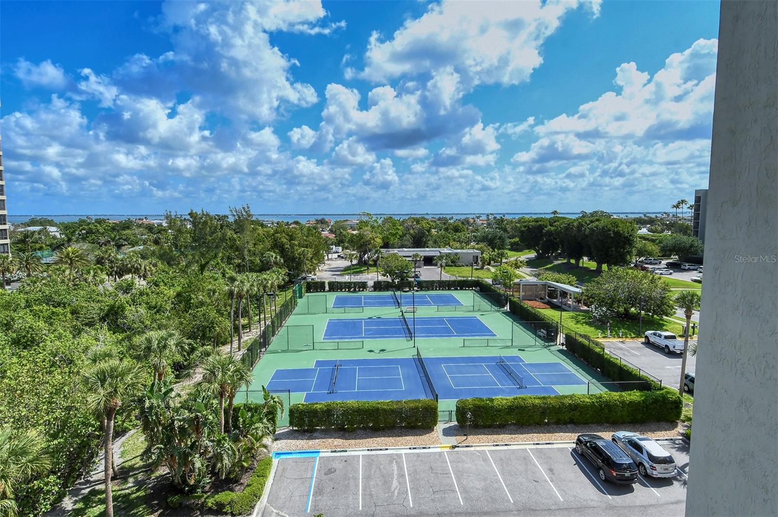 BEACHPLACE I - Residential