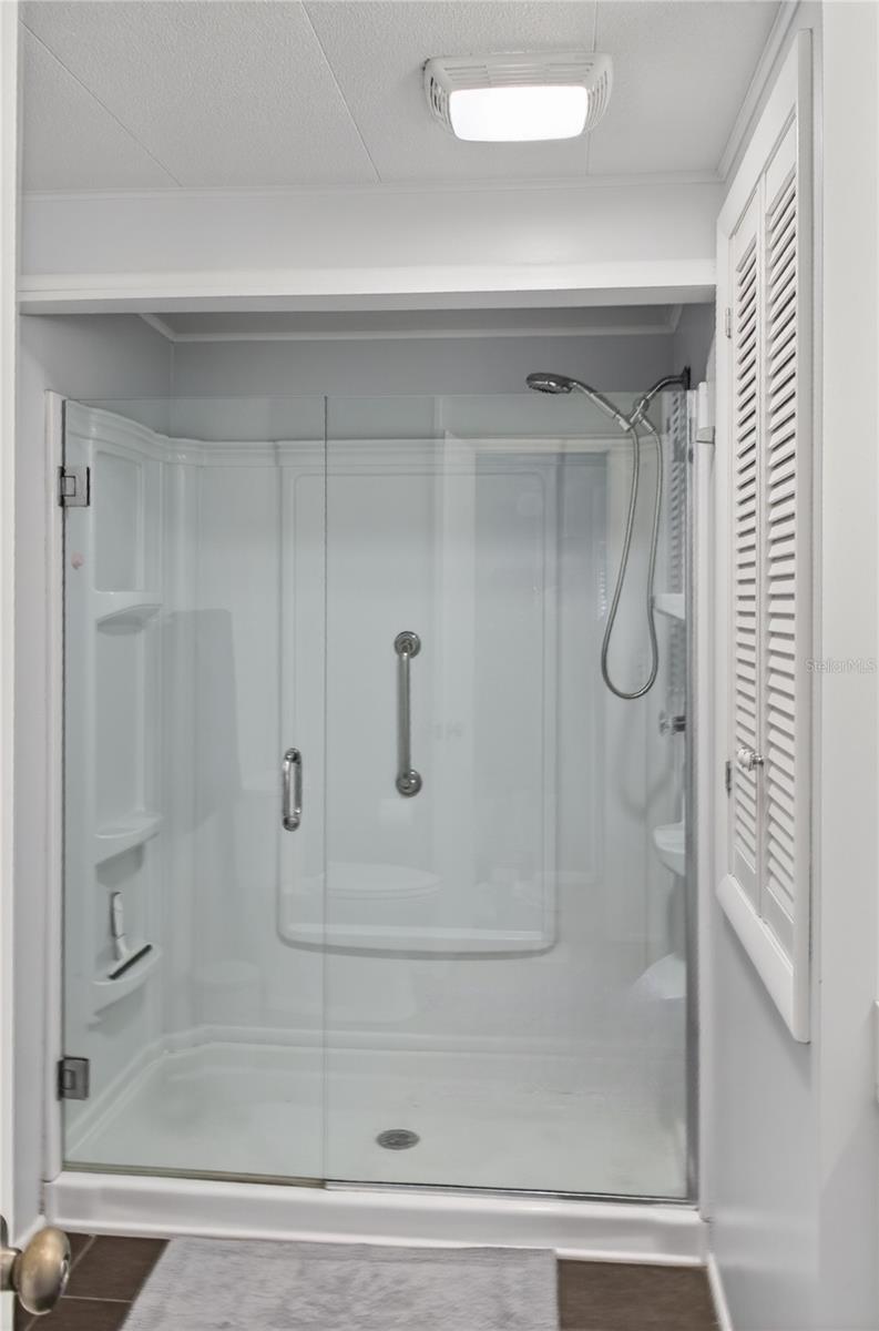 COUNTRY CLUB ESTATES - Residential