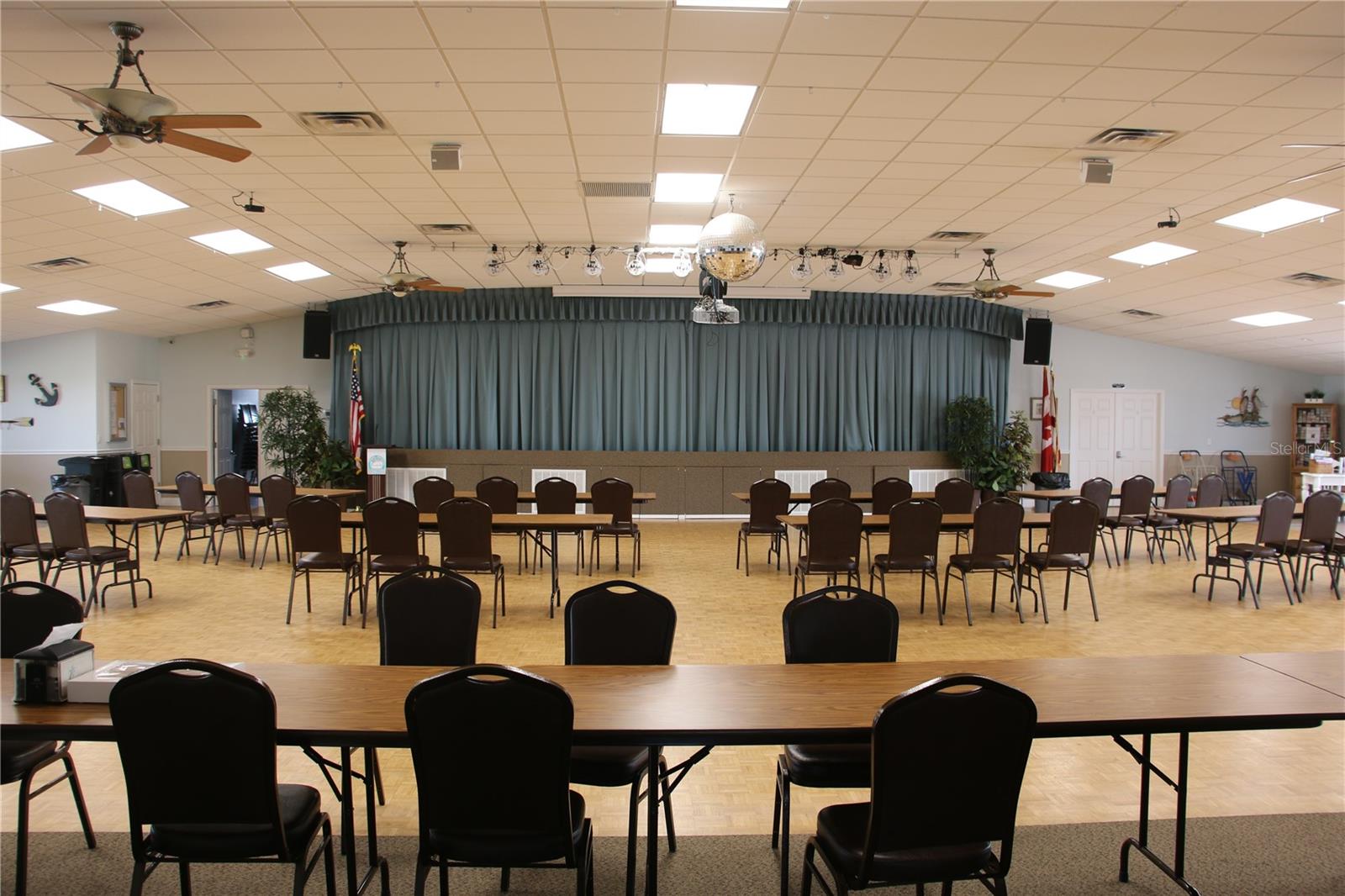 COUNTRY CLUB ESTATES - Residential