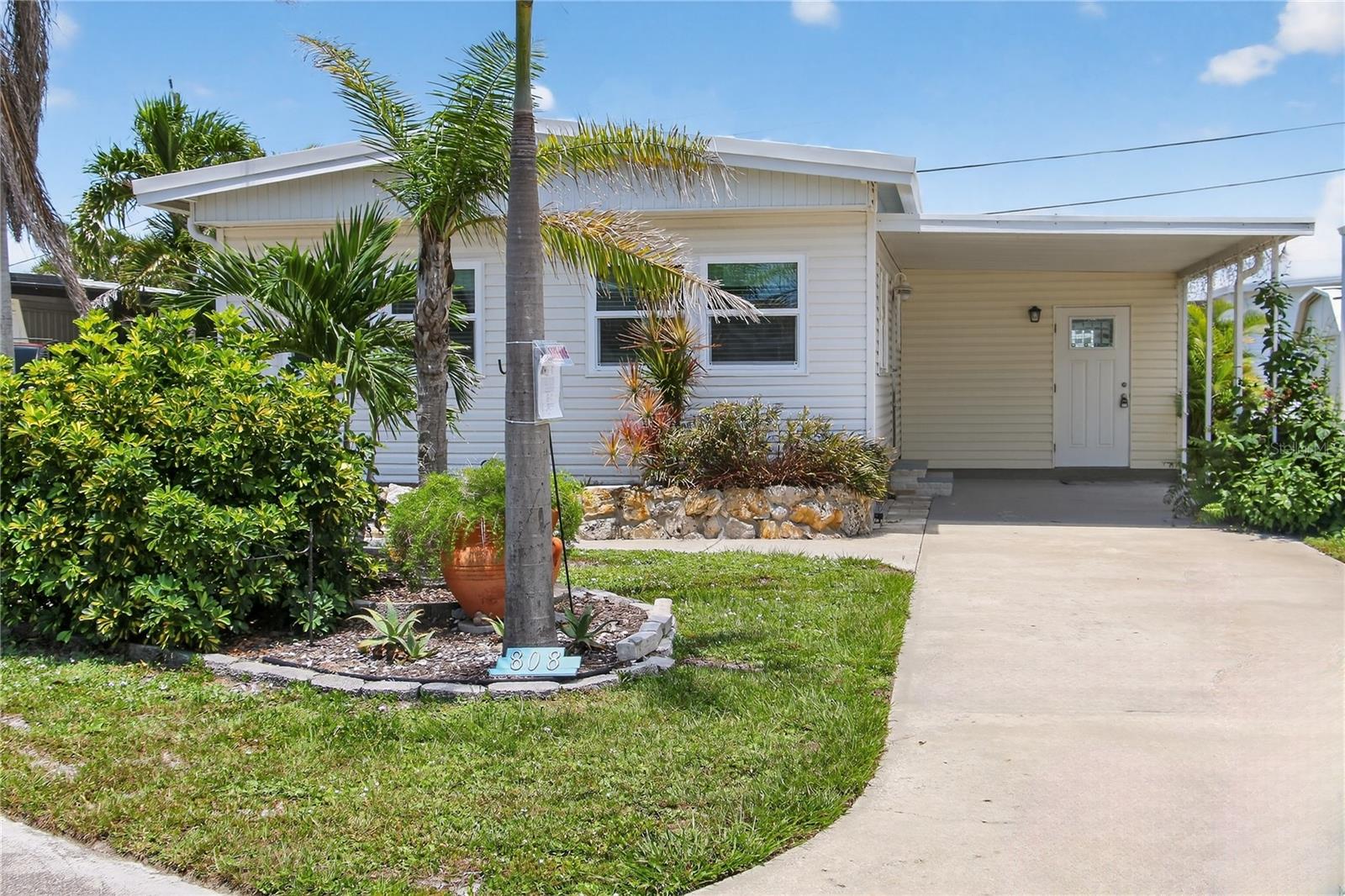 COUNTRY CLUB ESTATES - Residential