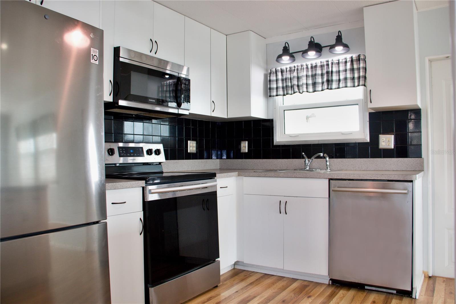 COUNTRY CLUB ESTATES - Residential