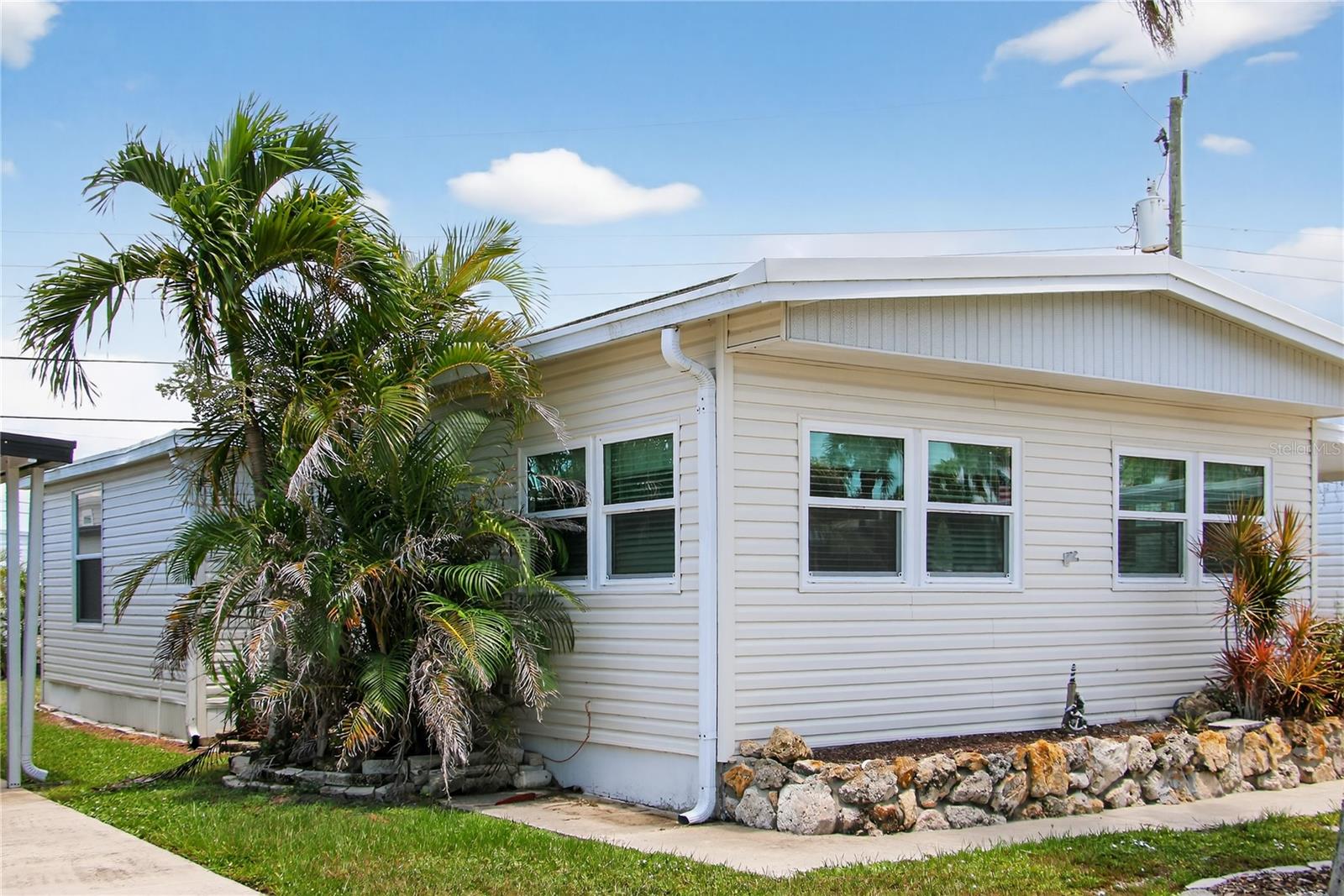 COUNTRY CLUB ESTATES - Residential