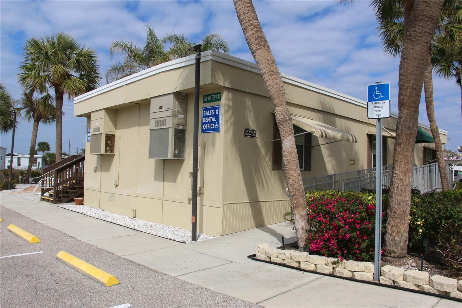 COUNTRY CLUB ESTATES - Residential