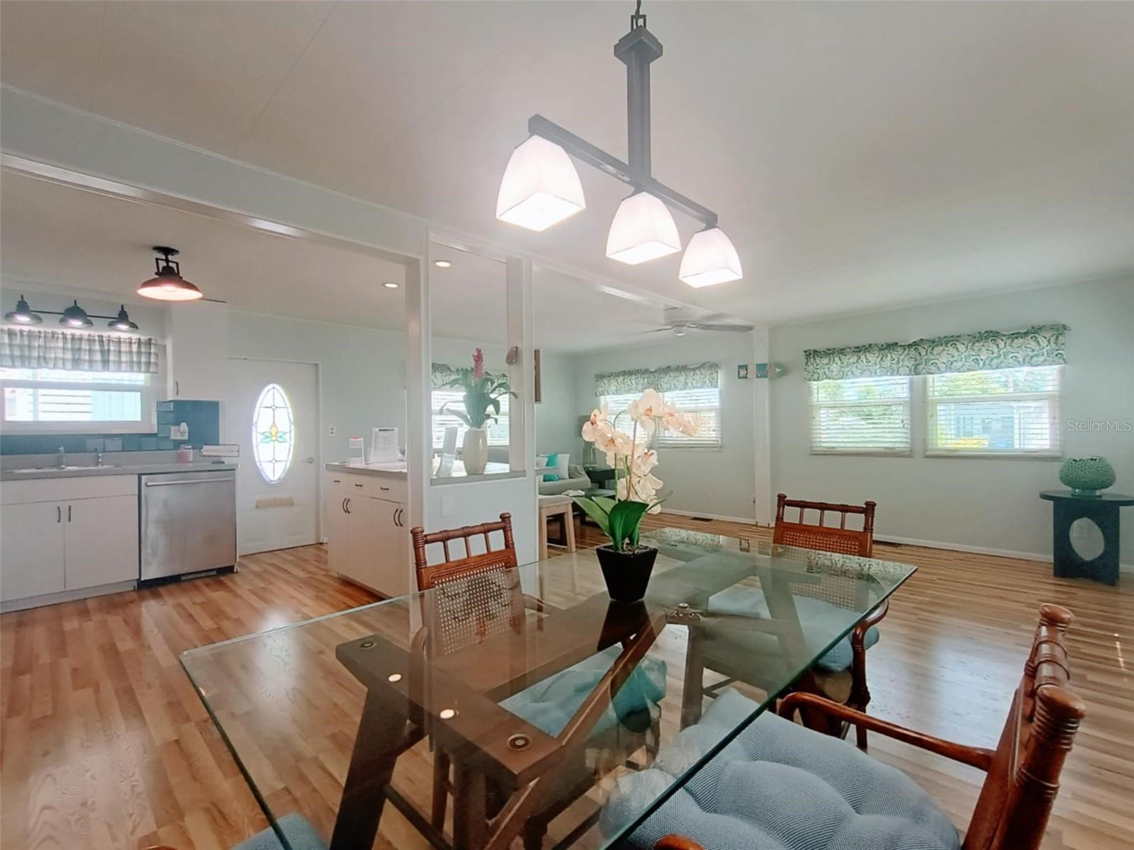 COUNTRY CLUB ESTATES - Residential