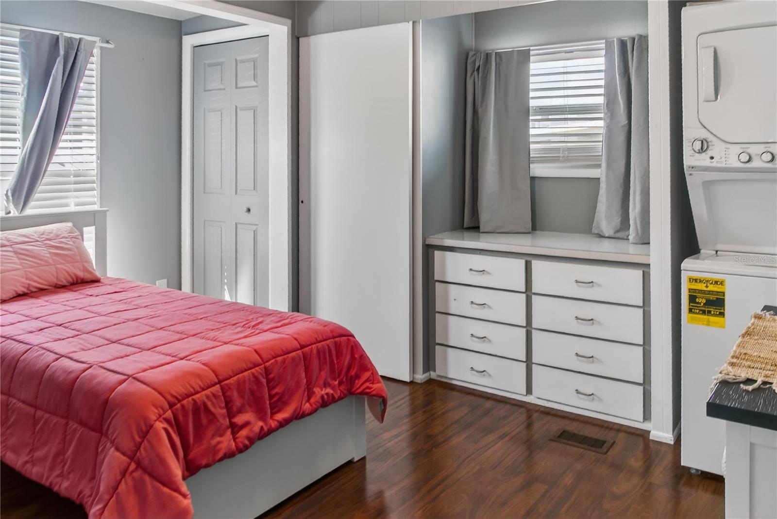 COUNTRY CLUB ESTATES - Residential