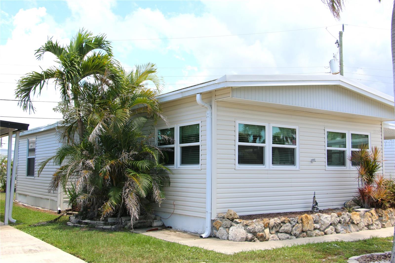 COUNTRY CLUB ESTATES - Residential