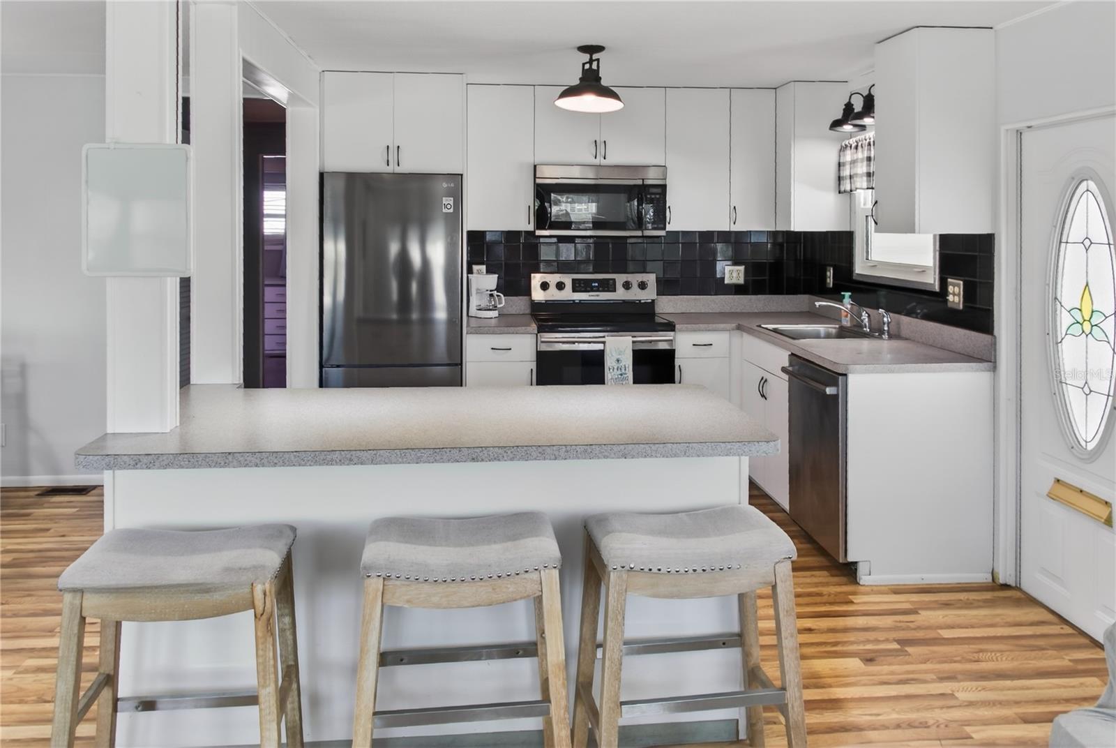 COUNTRY CLUB ESTATES - Residential